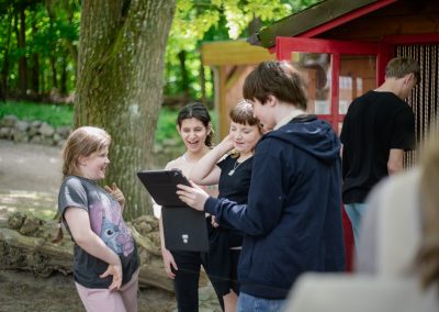 Sehen wie die Vögel rufen